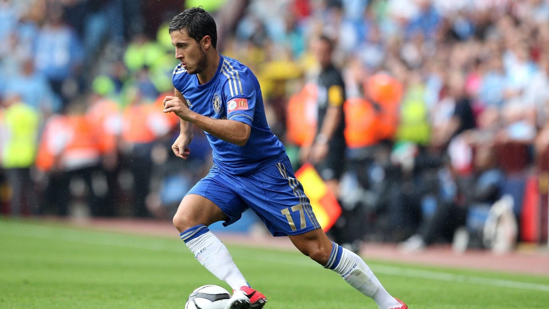 开云APP-当德甲争冠战哨响时，西亚卡姆正在篮球场书写另一种统治力